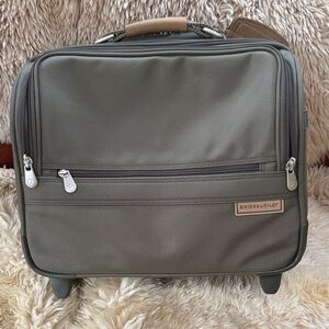 EUC! Briggs & Riley carry on bag
